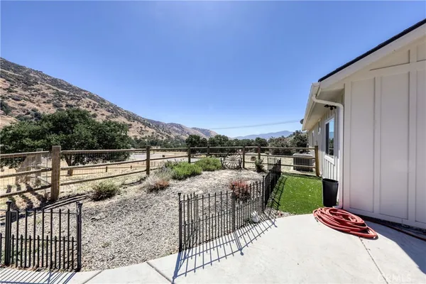 $699,000 | 25904 Bear Valley Road, Tehachapi, CA 93561