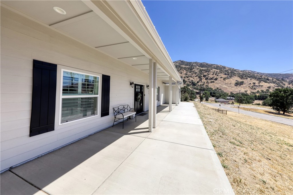 25904 Bear Valley Road Tehachapi, CA 93561 - Photo 7 of 66