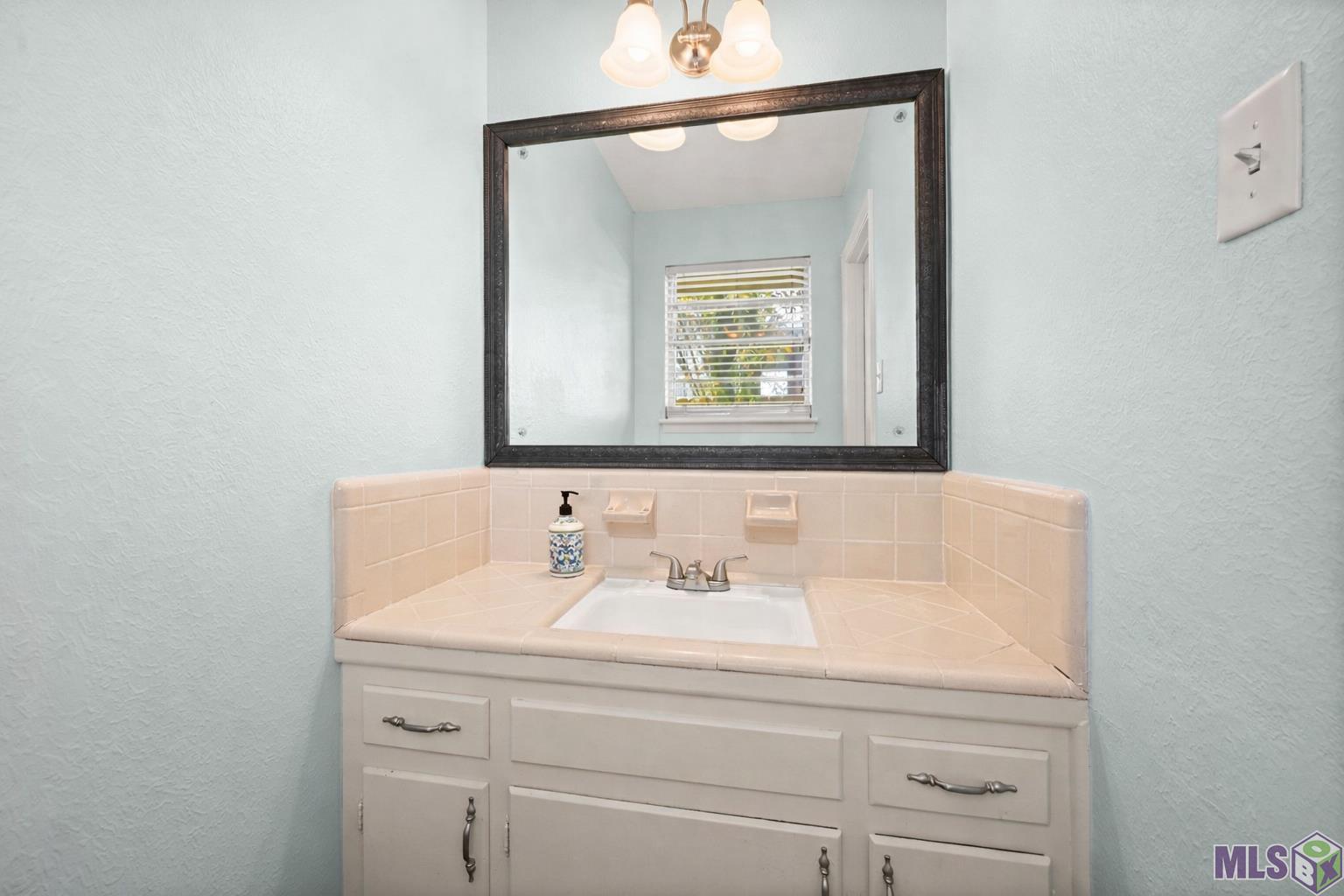 9042 Keaty Drive Baton Rouge, LA 70816 - Photo 9 of 19