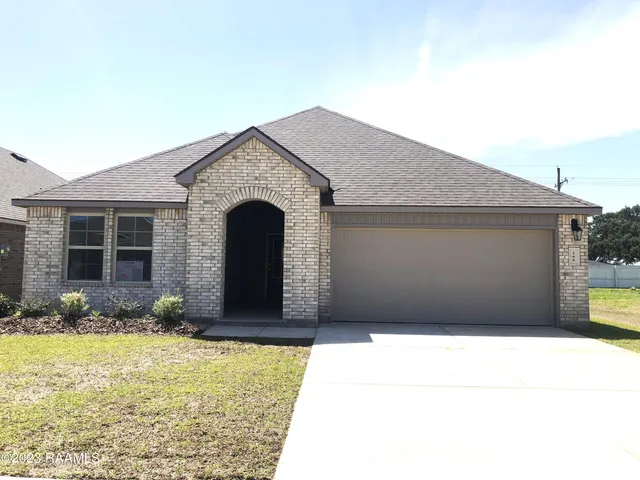 $2,000 | 108 Abbeywood Court, Youngsville, LA 70592