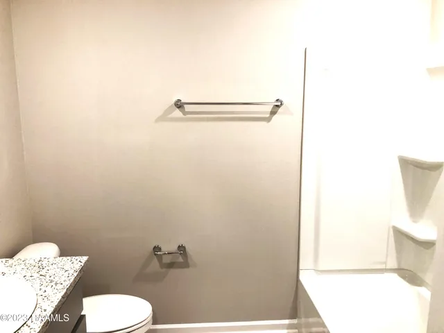 $2,000 | 108 Abbeywood Court, Youngsville, LA 70592