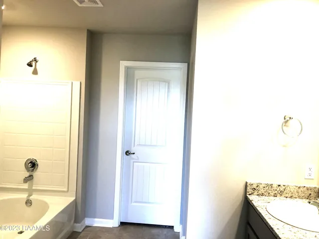 $2,000 | 108 Abbeywood Court, Youngsville, LA 70592