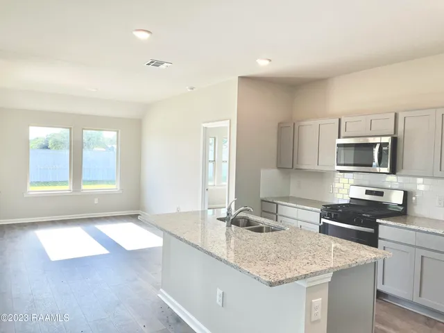 $2,000 | 108 Abbeywood Court, Youngsville, LA 70592