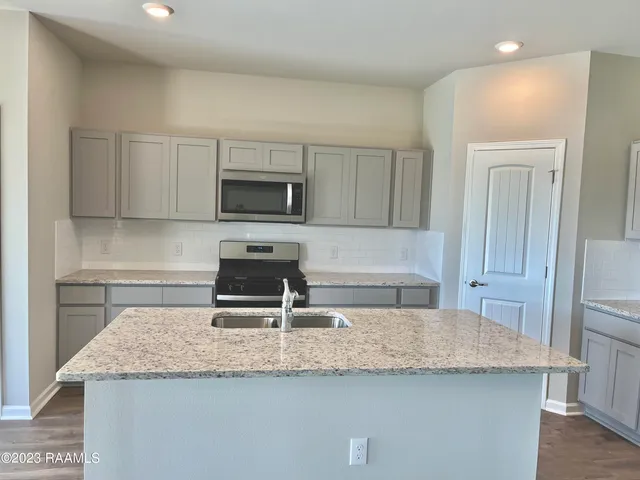 $2,000 | 108 Abbeywood Court, Youngsville, LA 70592