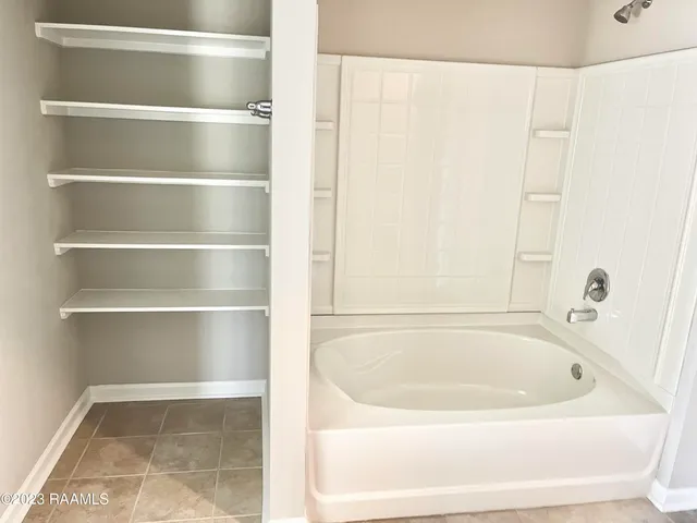 $2,000 | 108 Abbeywood Court, Youngsville, LA 70592