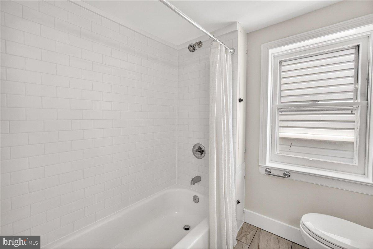 208 East Main Street Middletown, MD 21769 - Photo 23 of 54 Full bath with tub/shower combo