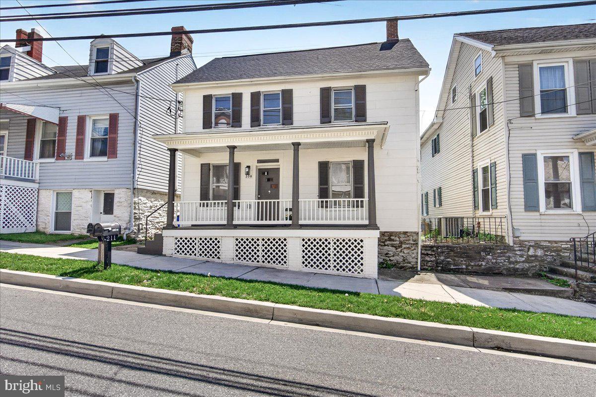 208 East Main Street Middletown, MD 21769 - Photo 54 of 54 Enjoy nearby restaurants!