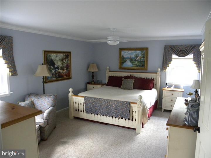 55 Snowflake Road Huntingdon Valley, PA 19006 - Photo 8 of 11 Gallery Image 8