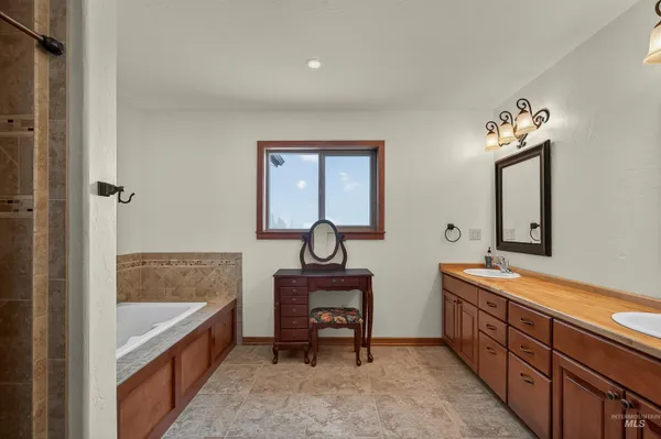 $935,000 | 210 South 2nd Street, Elk River, ID 83827