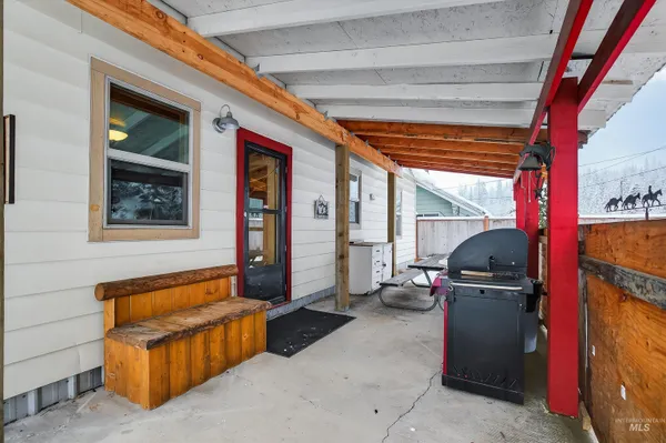 $935,000 | 210 South 2nd Street, Elk River, ID 83827
