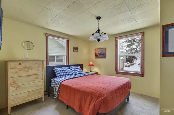 $935,000 | 210 South 2nd Street, Elk River, ID 83827