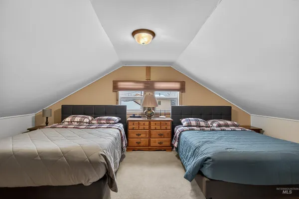 $935,000 | 210 South 2nd Street, Elk River, ID 83827