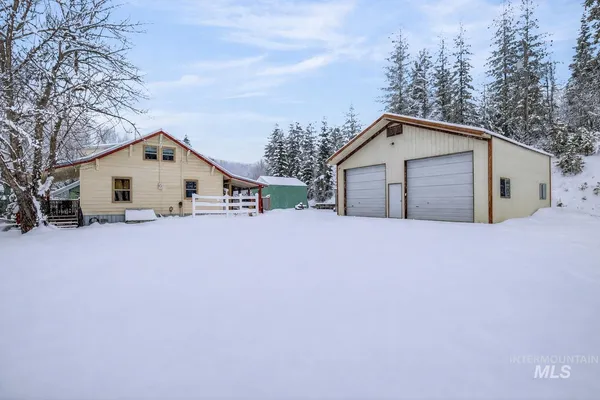 $935,000 | 210 South 2nd Street, Elk River, ID 83827