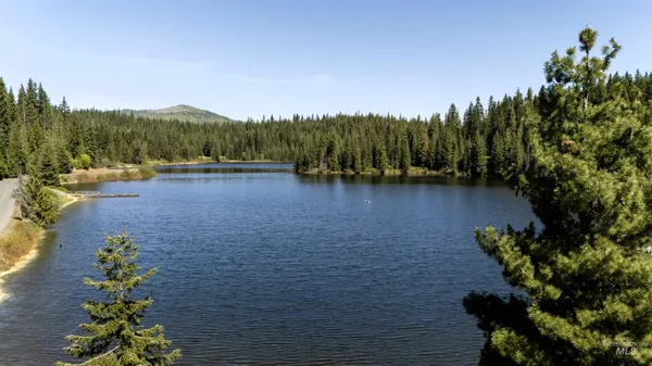 $935,000 | 210 South 2nd Street, Elk River, ID 83827