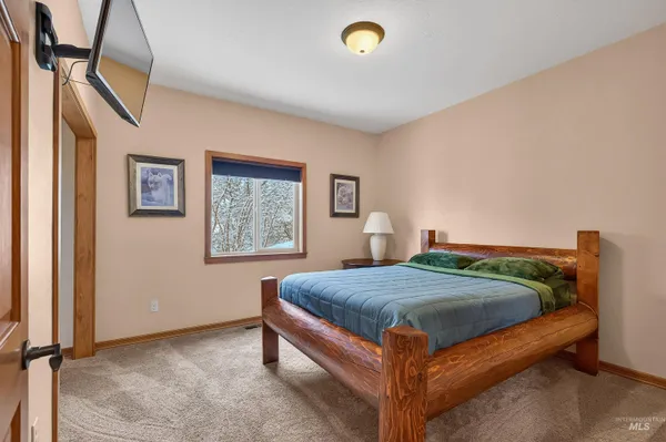 $935,000 | 210 South 2nd Street, Elk River, ID 83827