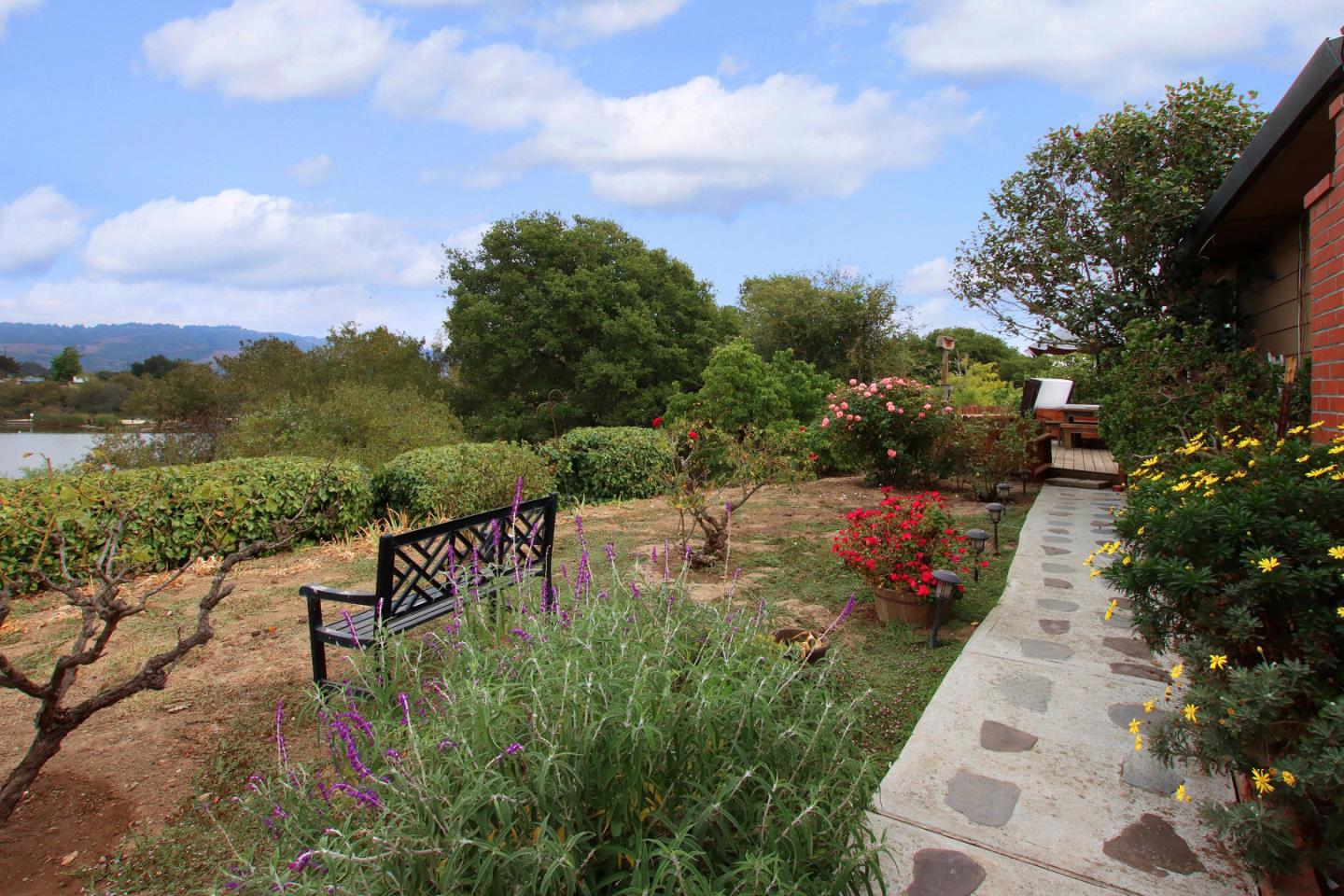 166 Amesti Road Watsonville, CA 95076 - Photo 8 of 47 Gallery Image 8