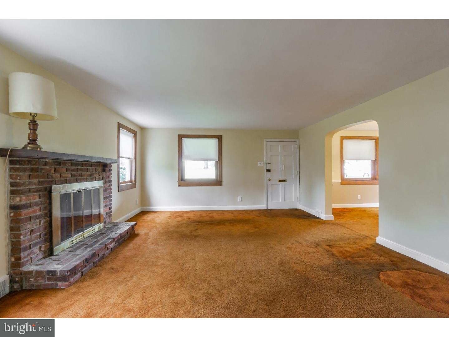618 Prospect Road Springfield, PA 19064 - Photo 7 of 25 Living Room