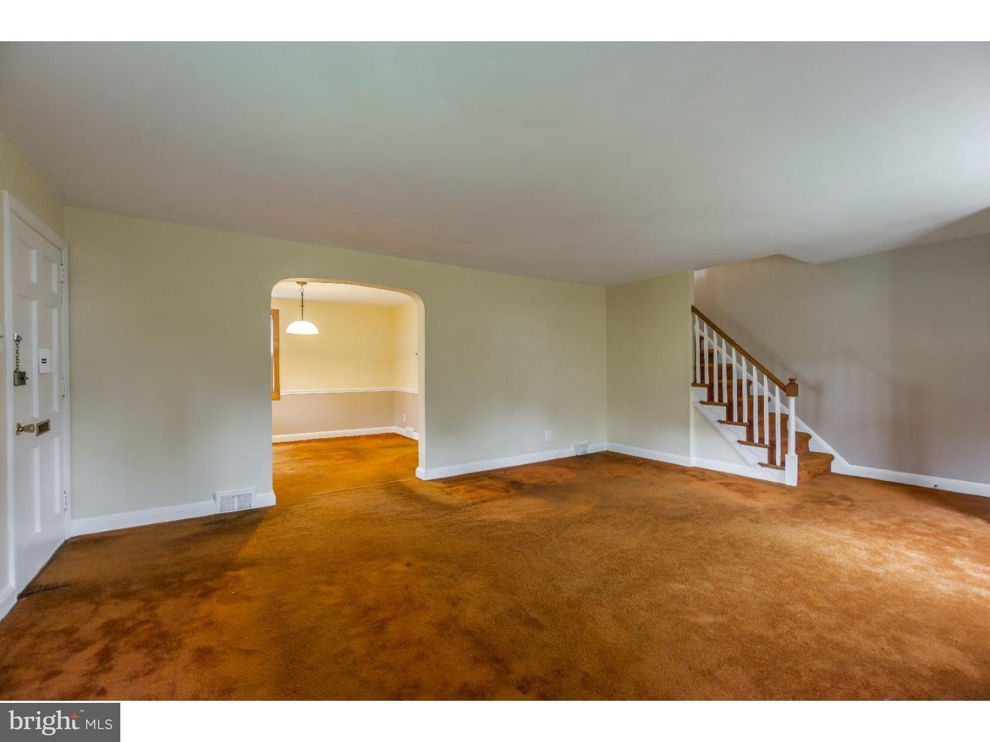 618 Prospect Road Springfield, PA 19064 - Photo 8 of 25 Living Room