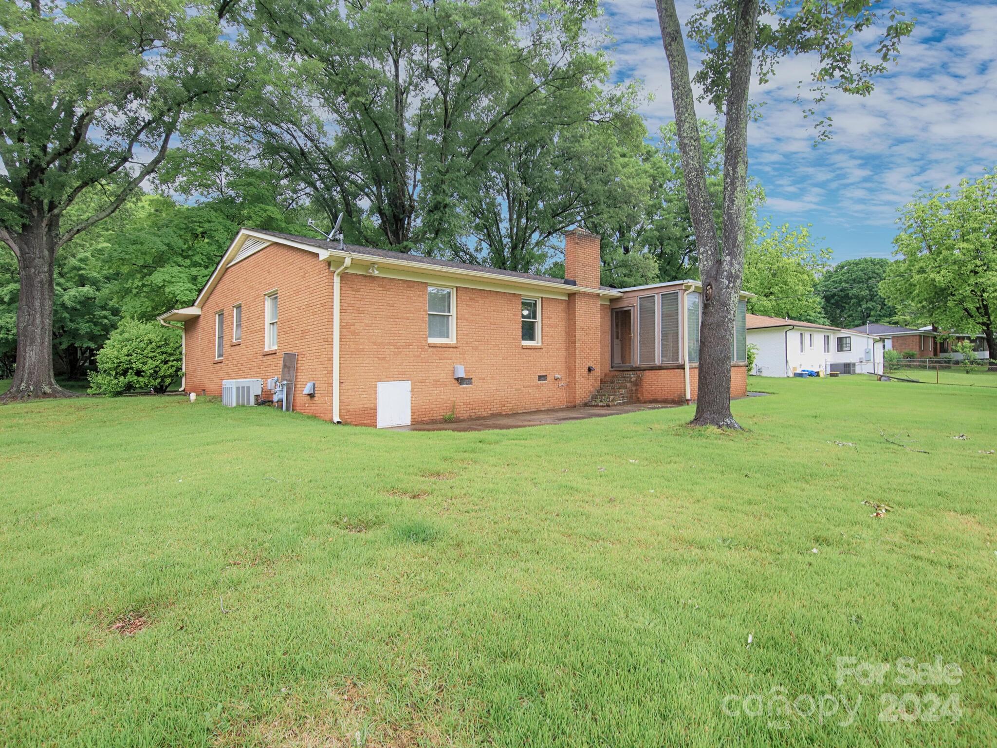 446 Fieldstone Road Mooresville, NC 28115 - Photo 27 of 30 a view of a backyard with a garden and tree