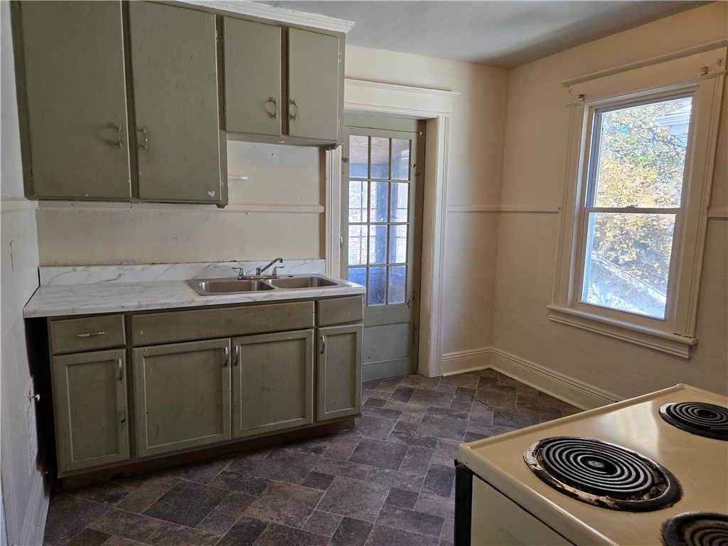 142 Delamaine Drive Rochester, NY 14621 - Photo 8 of 14 Gallery Image 8