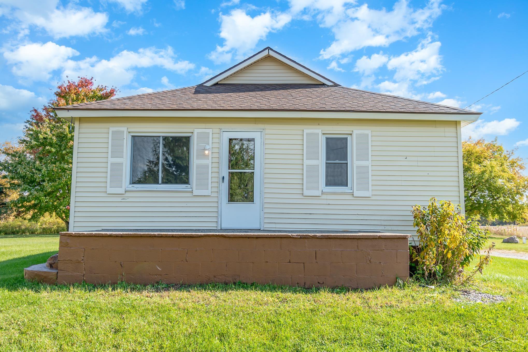 205 South Iva Road Hemlock, MI 48626 - Photo 1 of 17