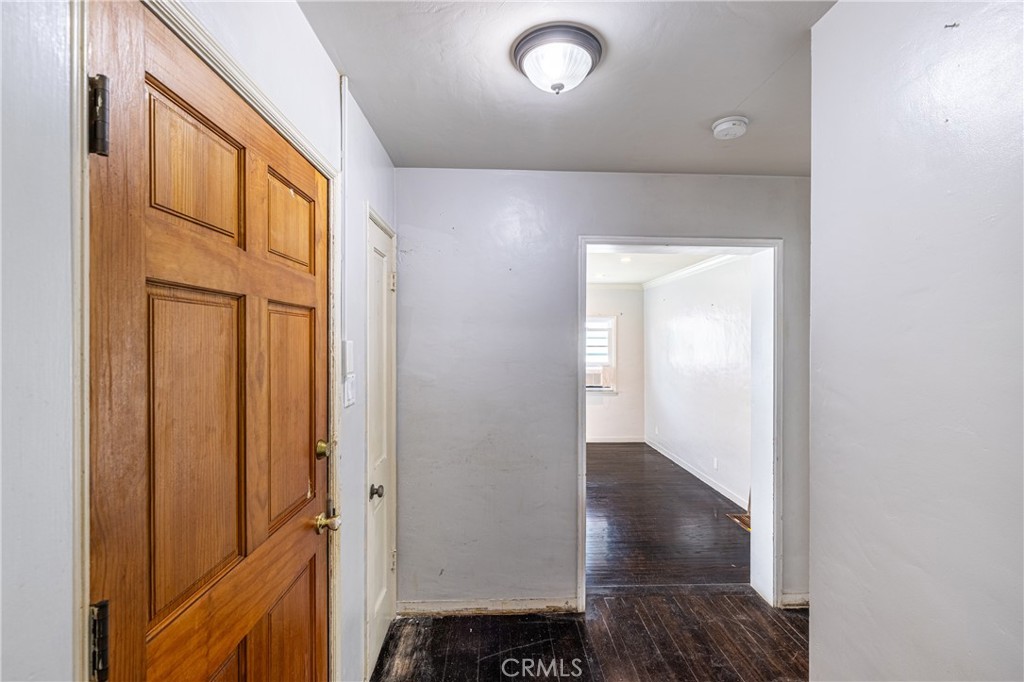 604 Grove Place Glendale, CA 91206 - Photo 22 of 30 a view of a hallway