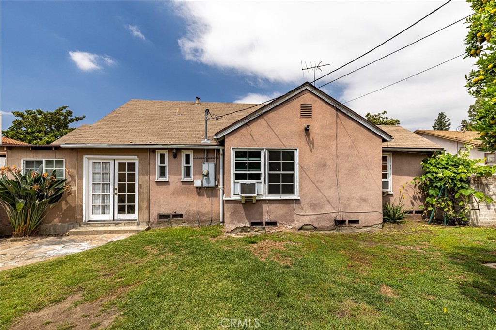 604 Grove Place Glendale, CA 91206 - Photo 27 of 30 a front view of a house with garden