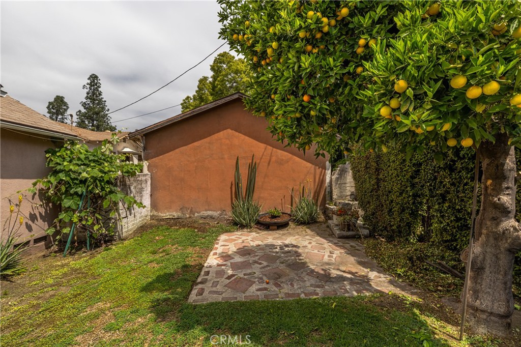 604 Grove Place Glendale, CA 91206 - Photo 28 of 30 a view of backyard with green space