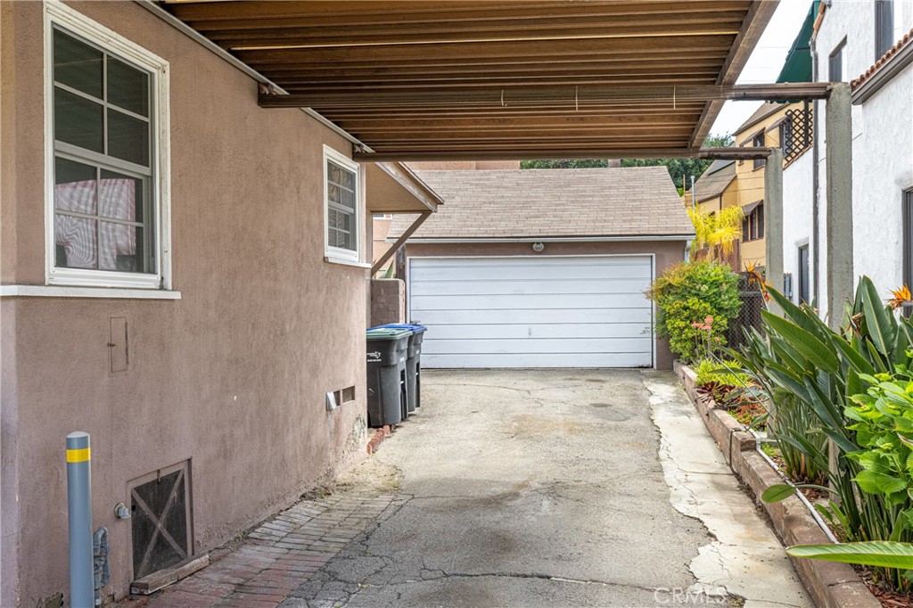 604 Grove Place Glendale, CA 91206 - Photo 29 of 30 a view of backyard of the house