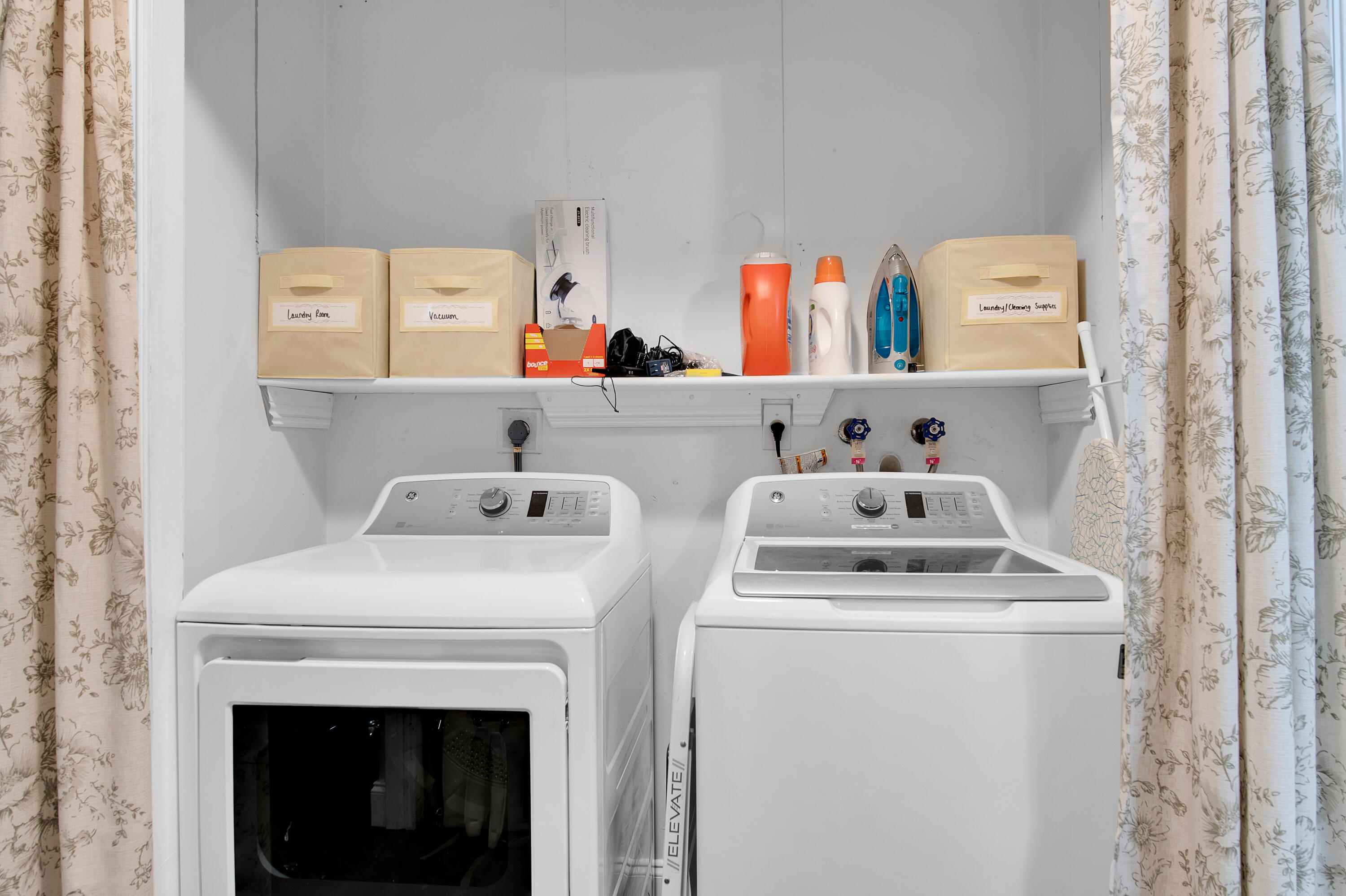 8203 Northwest 100th Way Tamarac, FL 33321 - Photo 28 of 31 a utility room with dryer and washer
