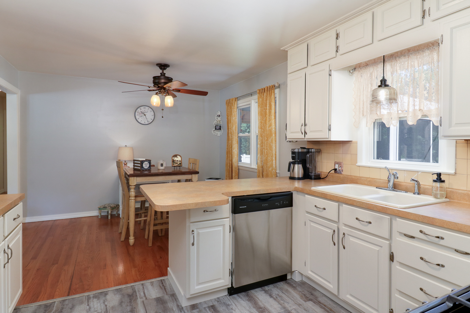 906 Hanlin Court Normal, IL 61761 - Photo 8 of 44 Gallery Image 8