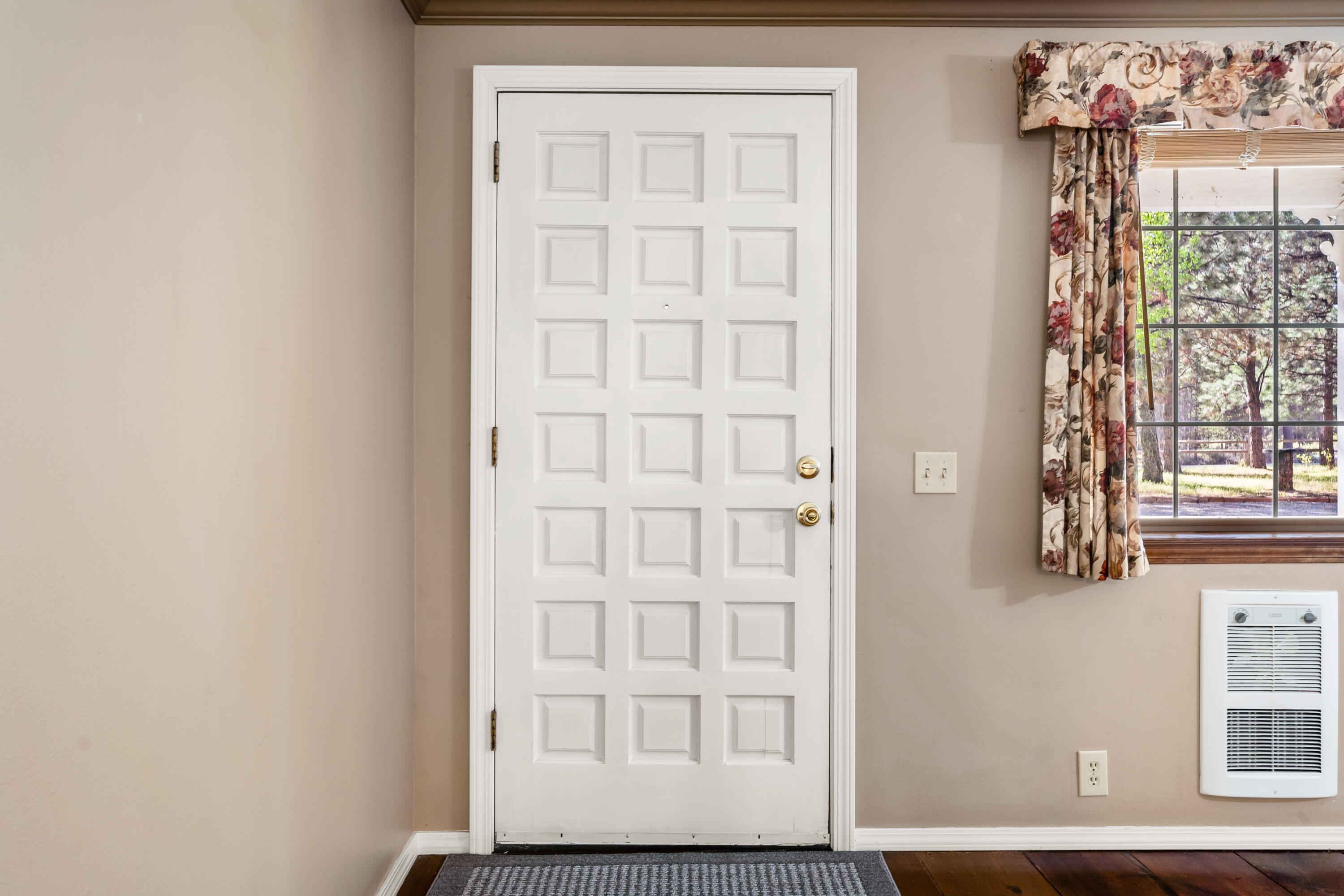 51422 Cedar Road La Pine, OR 97739 - Photo 15 of 44 3-Entry