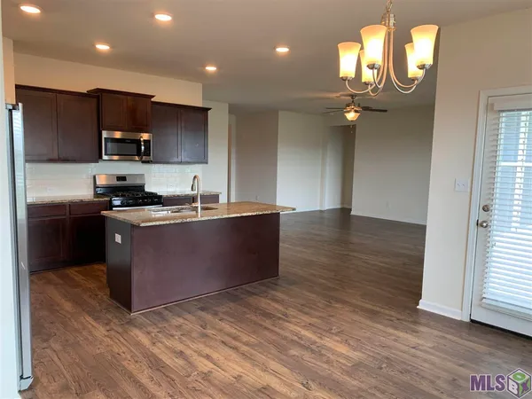 $2,200 | 17609 Eagles Perch Drive, Prairieville, LA 70769