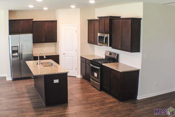 $2,200 | 17609 Eagles Perch Drive, Prairieville, LA 70769