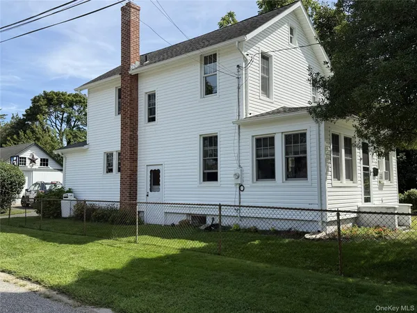 $625,000 | 992 Roanoke Avenue, Riverhead, NY 11901