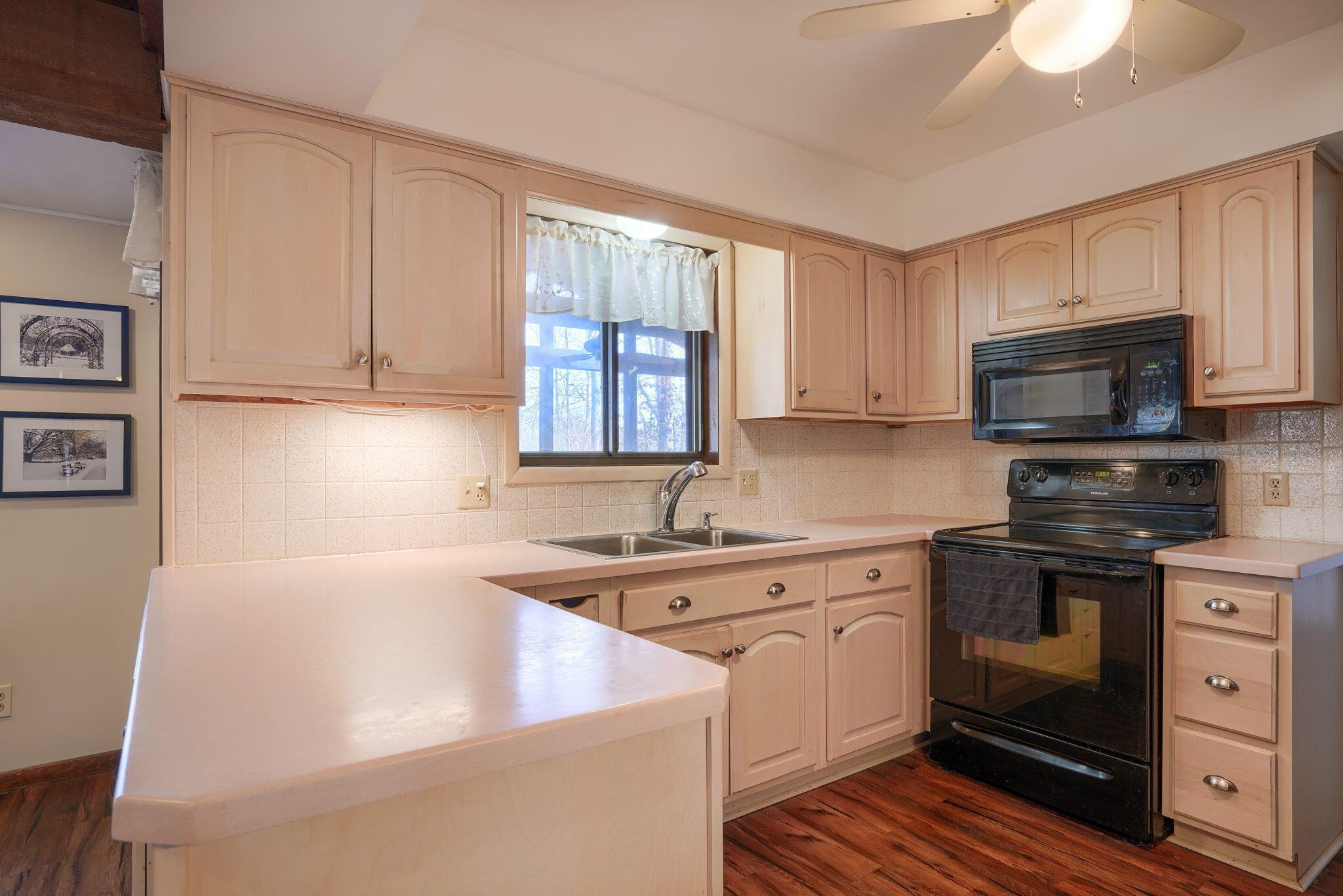 602 South Spring Road Westerville, OH 43081 - Photo 25 of 52 Kitchen