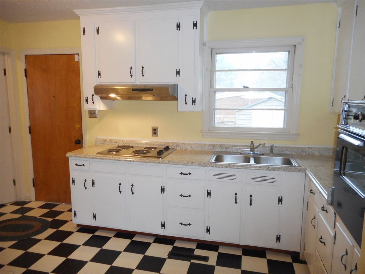 517 Calloway Drive Raleigh, NC 27610 - Photo 15 of 18 Kitchen