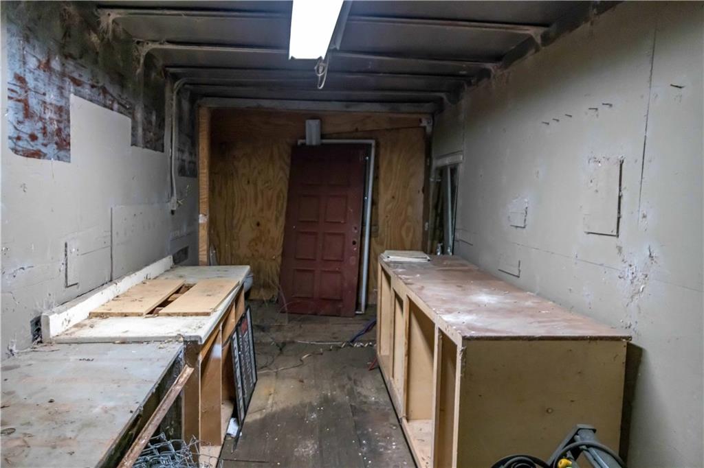 25 Gas Line Road Phenix City, AL 36870 - Photo 41 of 52 Basement featuring a workshop area