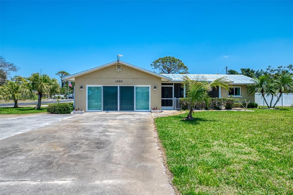 1585 Poinciana Road Venice, FL 34293 - Photo 1 of 65 Gallery Image 1