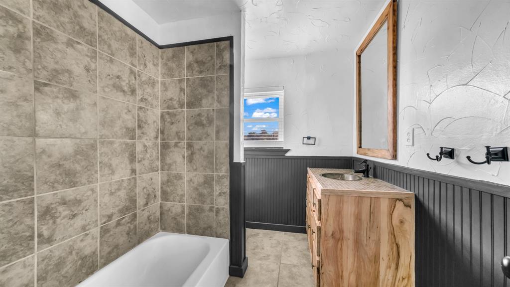 760 College Farm Road Stephenville, TX 76401 - Photo 20 of 32 a bathroom with a sink a toilet and shower