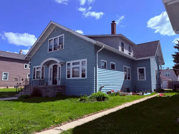 $1,095 | 1527 Hayes Avenue, Unit 4, Racine, WI 53405