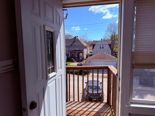 $1,095 | 1527 Hayes Avenue, Unit 4, Racine, WI 53405