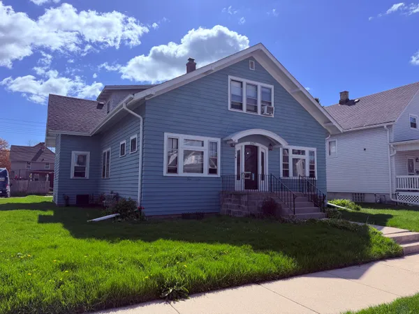 $1,095 | 1527 Hayes Avenue, Unit 4, Racine, WI 53405