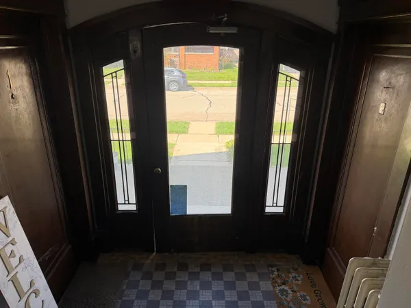 $1,095 | 1527 Hayes Avenue, Unit 4, Racine, WI 53405