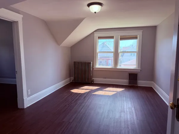 $1,095 | 1527 Hayes Avenue, Unit 4, Racine, WI 53405