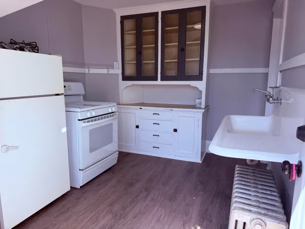 $1,095 | 1527 Hayes Avenue, Unit 4, Racine, WI 53405