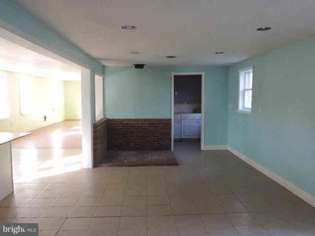 33328 Fox Road Easton, MD 21601 - Photo 4 of 16 Living Room