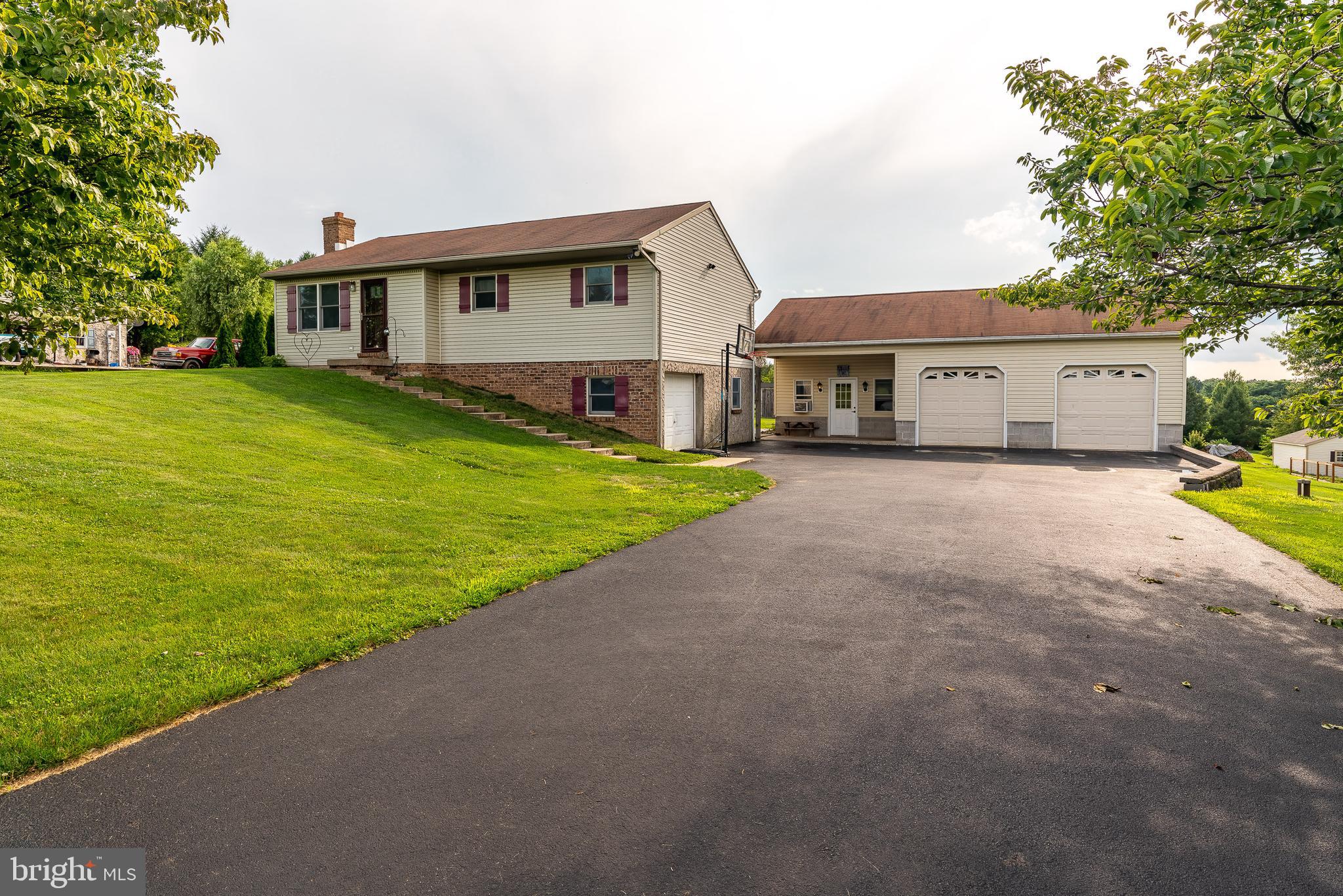 206 Hilldale Road Pequea, PA 17565 - Photo 2 of 41 LOTS OF PARKING !