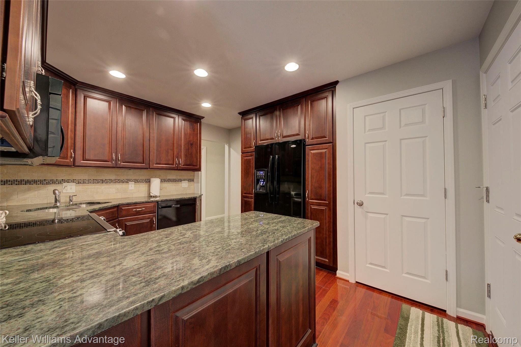1274 Windmill Court, Unit 260 Rochester, MI 48306 - Photo 9 of 33 1274 09.jpg