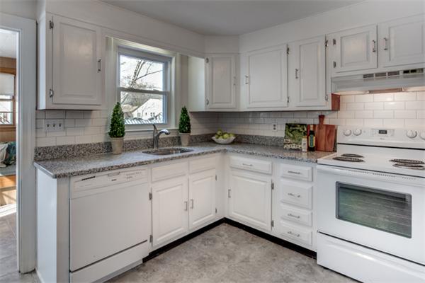 4 Pleasant Road Wilmington, MA 01887 - Photo 3 of 24 Gallery Image 3